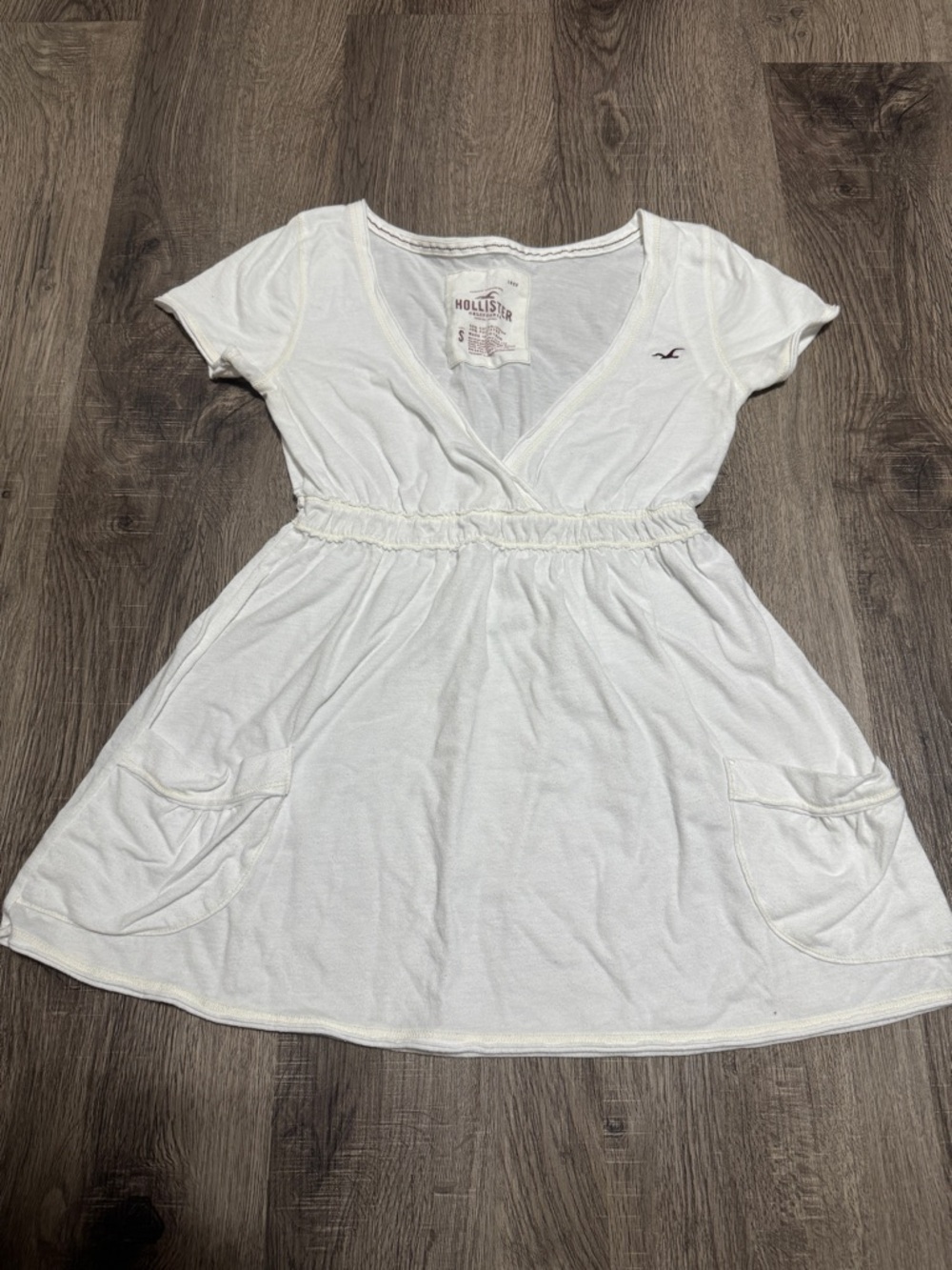 Baby Doll Hollister Y2K White Crewneck Tee with Maroon Logo Stitching